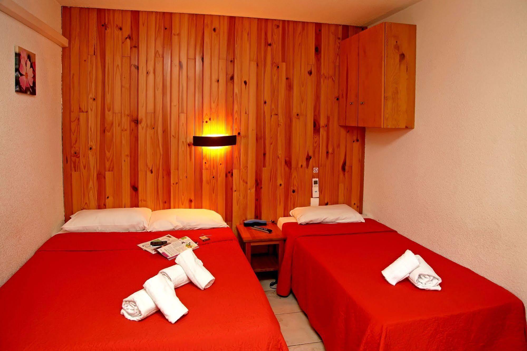 Logis Hotel- Hotel Restaurant Le Rialto Le Sequestre Ngoại thất bức ảnh