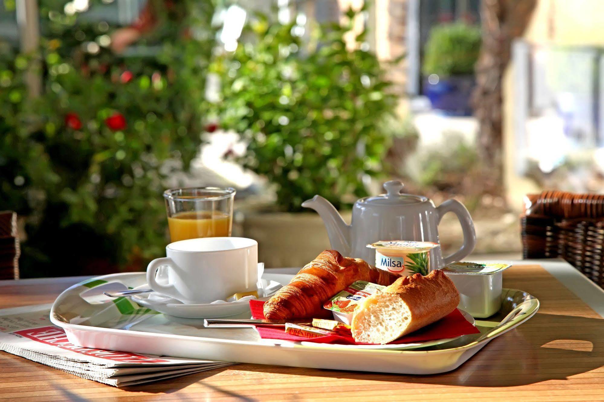 Logis Hotel- Hotel Restaurant Le Rialto Le Sequestre Ngoại thất bức ảnh